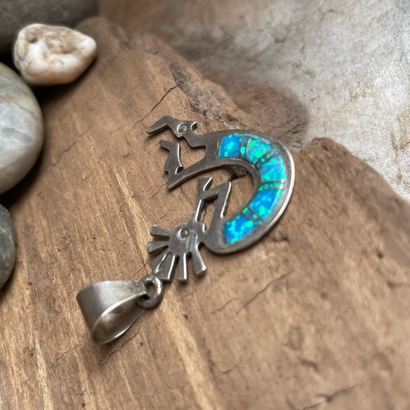 Vintage Kokopelli Native American Fetish Pendant in Sterling & Blue Fire Opal - Picture 8 of 12